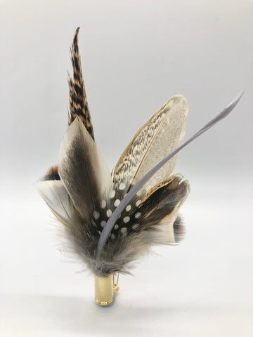 Harris End Feather Pin: Natural & Pebble
