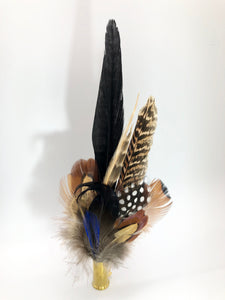 Harris End Feather Pin: Natural & Midnight