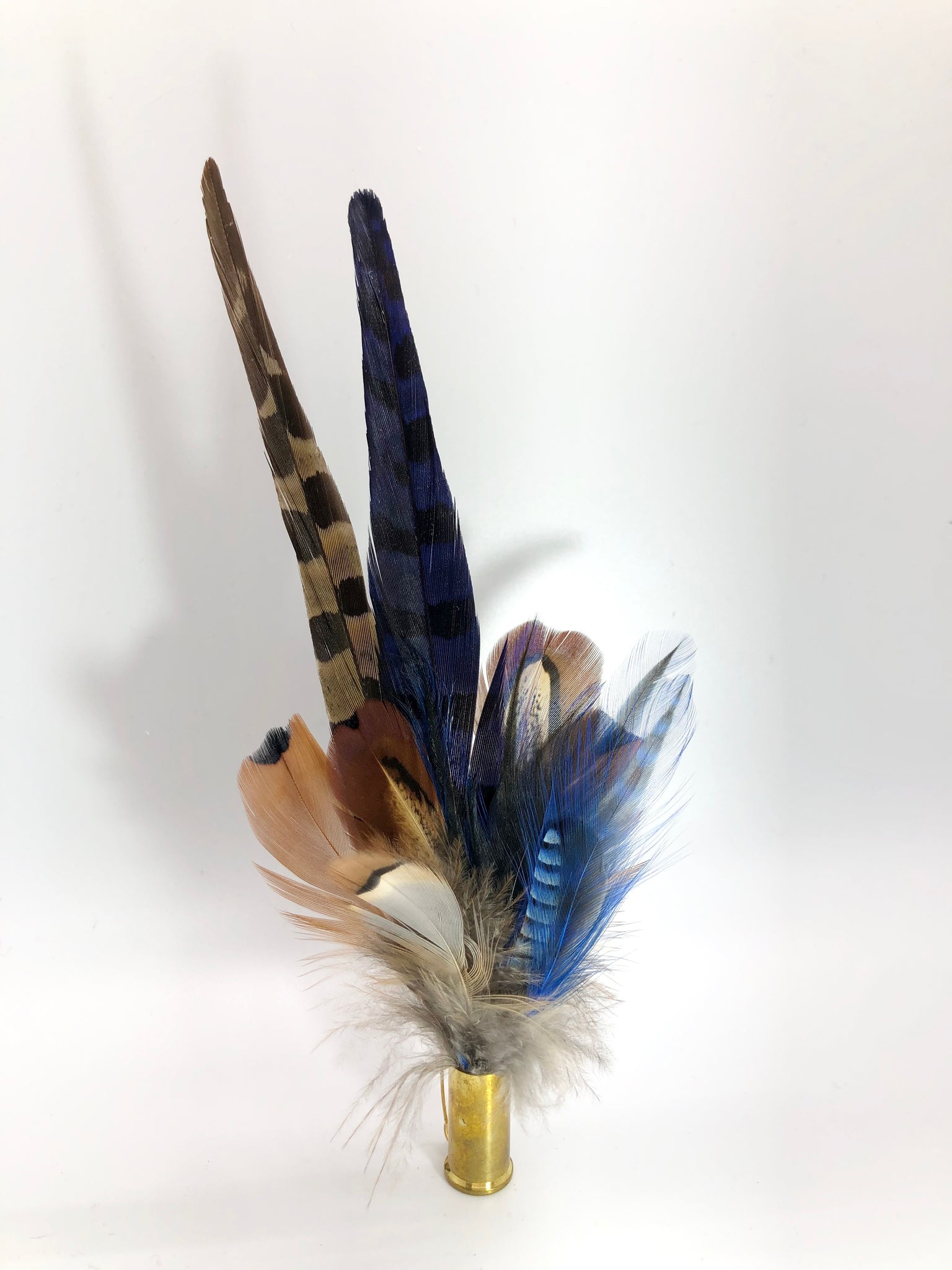 Harris End Feather Pin: Natural & Midnight