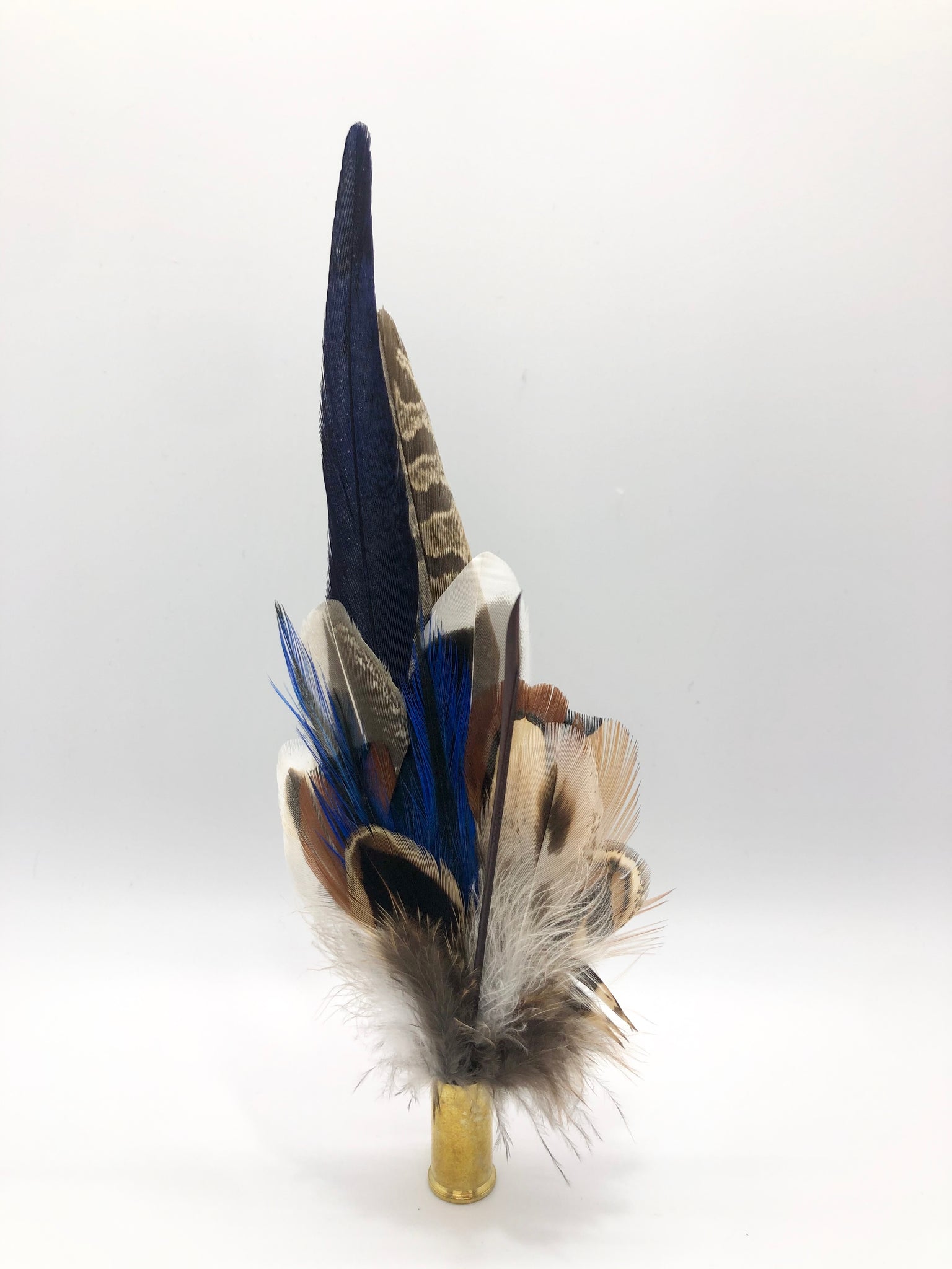 Harris End Feather Pin: Natural & Midnight